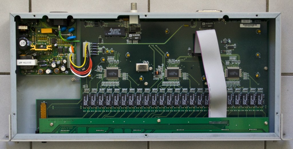 Inside the DLink DE824TP 10BASET Hub « insideGadgets