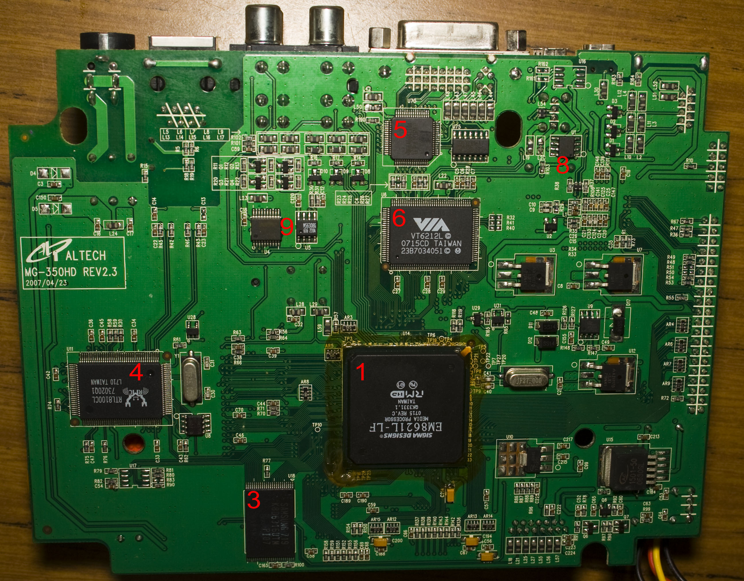 Inside the Mediagate MG-350HD Media Centre (Dated 2007) « insideGadgets